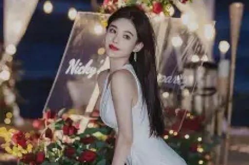 实锤！内娱女星日本夜店出入，清纯人设崩塌