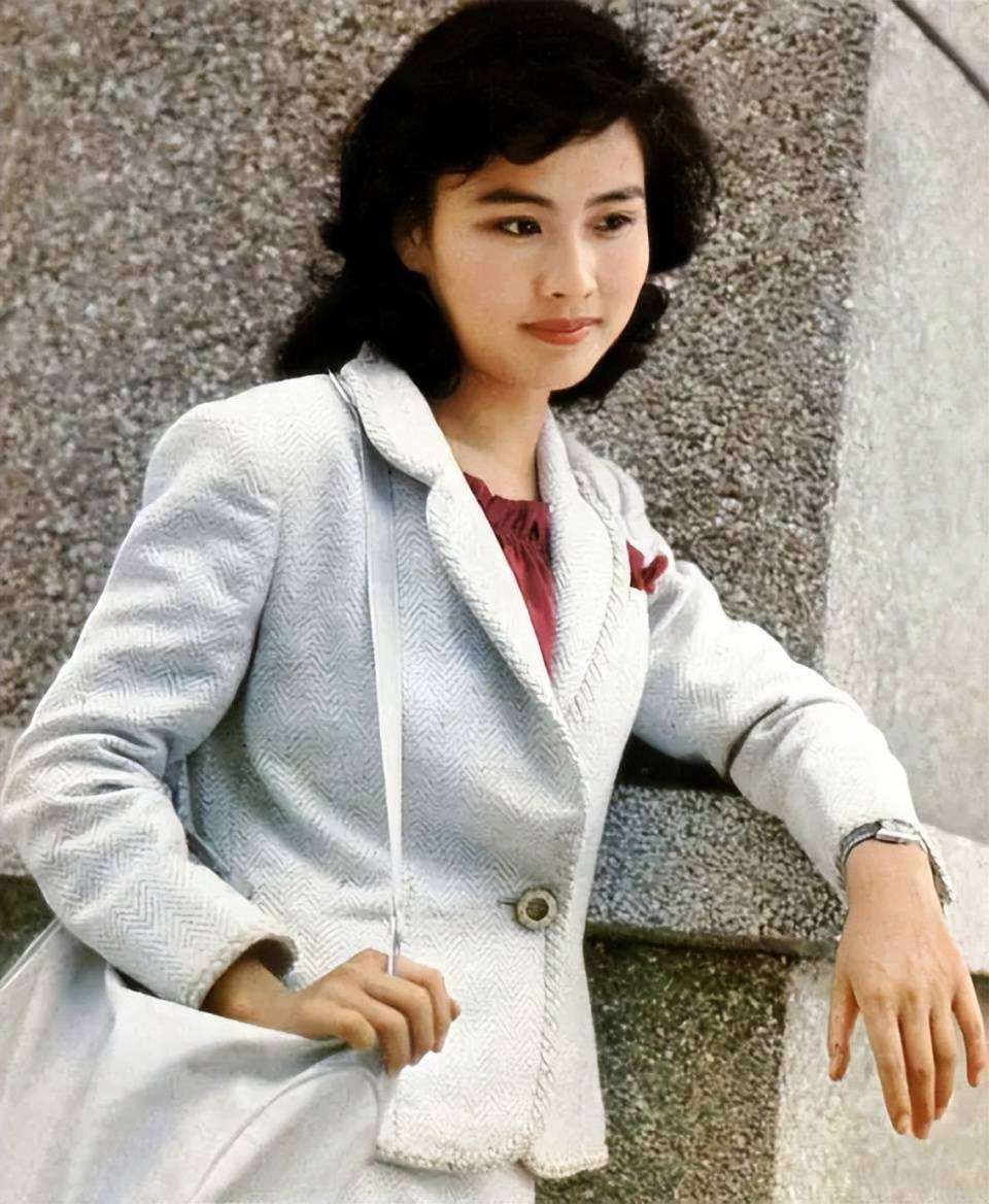 出轨反咬、含恨而终:四位女星婚姻悲剧