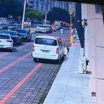 丈夫拼命跑车养家，妻子在家却做了这种事，网友炸锅