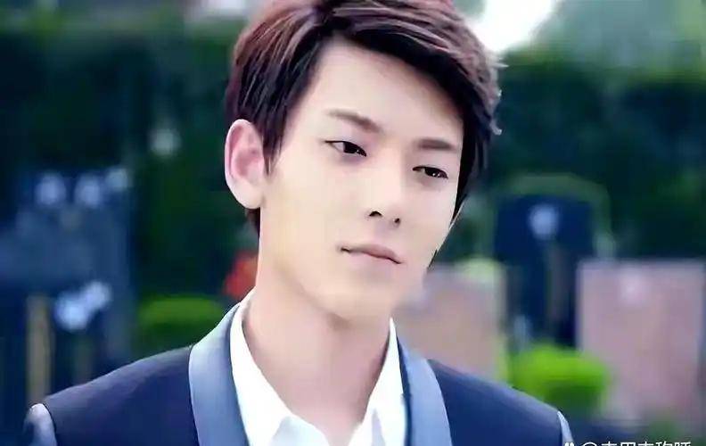 人设崩塌无下限!内娱这些顶流男星镜头前后两副面孔太离谱