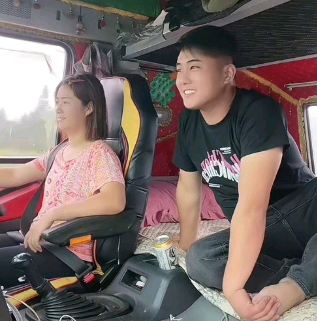 95后网红卡友啊蛋曝妻子致婚姻破裂姨妹失踪