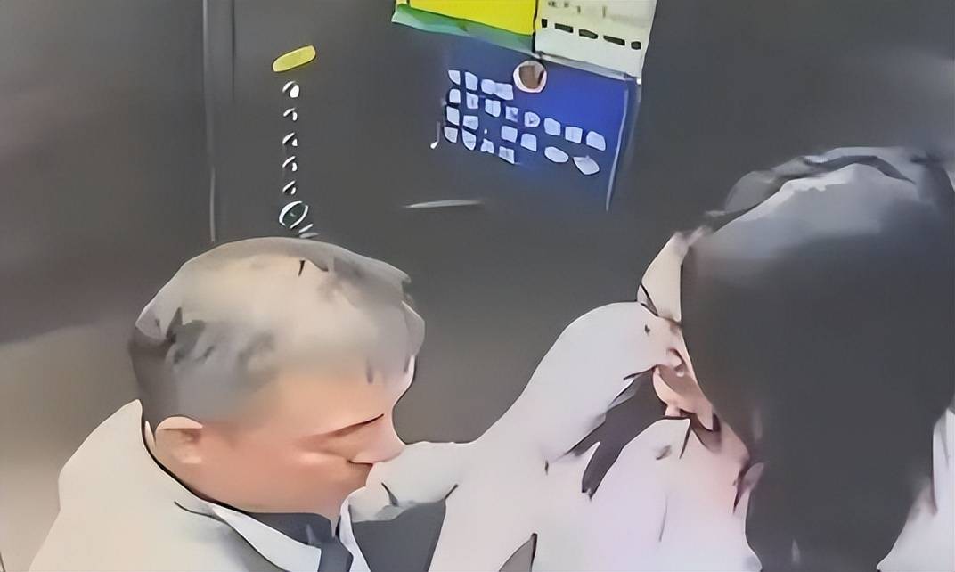 电梯亲吻门后续:宋珍珍自曝19岁被觉得报警没用生死看淡