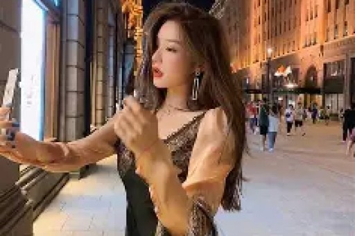 三百万粉丝美女网红疑似出轨引发热议网络暴露私密视频丈夫坚称清白