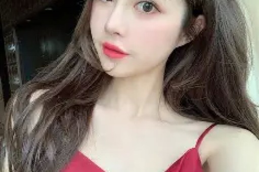 豪门大瓜！香港百亿千金老公国外偷食，街头激吻美女