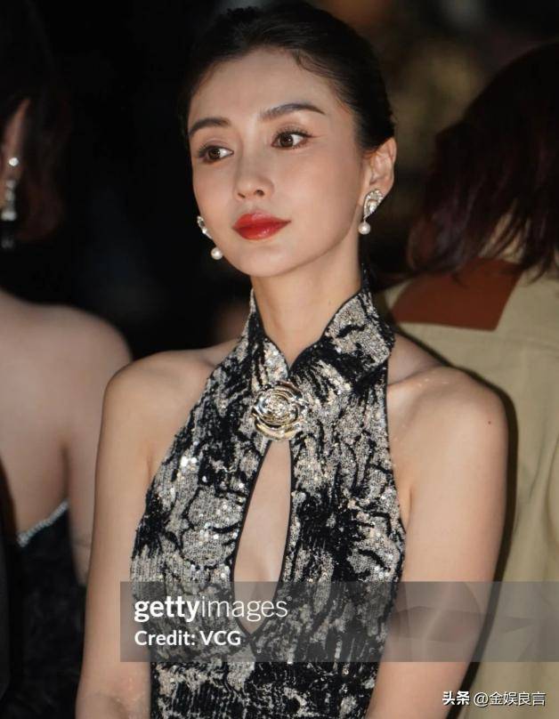 黄晓明演唱会狂赞昆凌完美,双标言论翻车遭网友怒斥