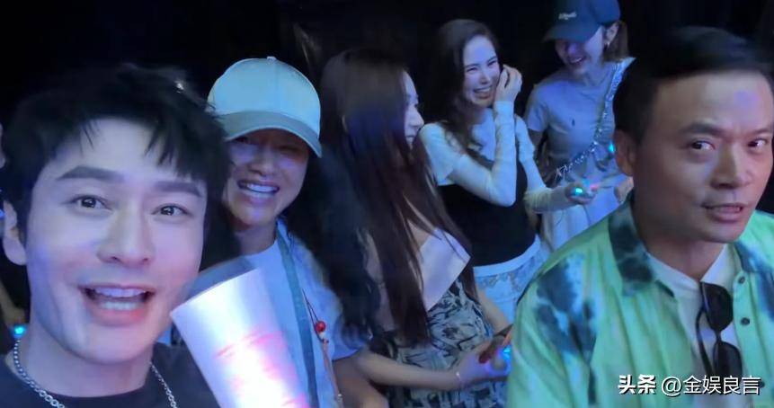 黄晓明演唱会狂赞昆凌完美,双标言论翻车遭网友怒斥