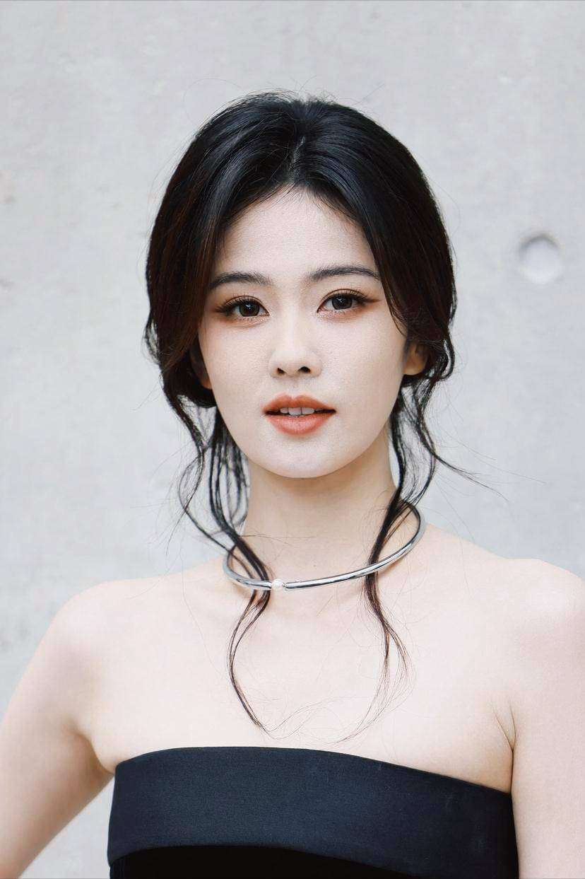 白鹿女汉子人设彻底翻车被指吃尽红利又当又立网友怒斥真性情还是低情商