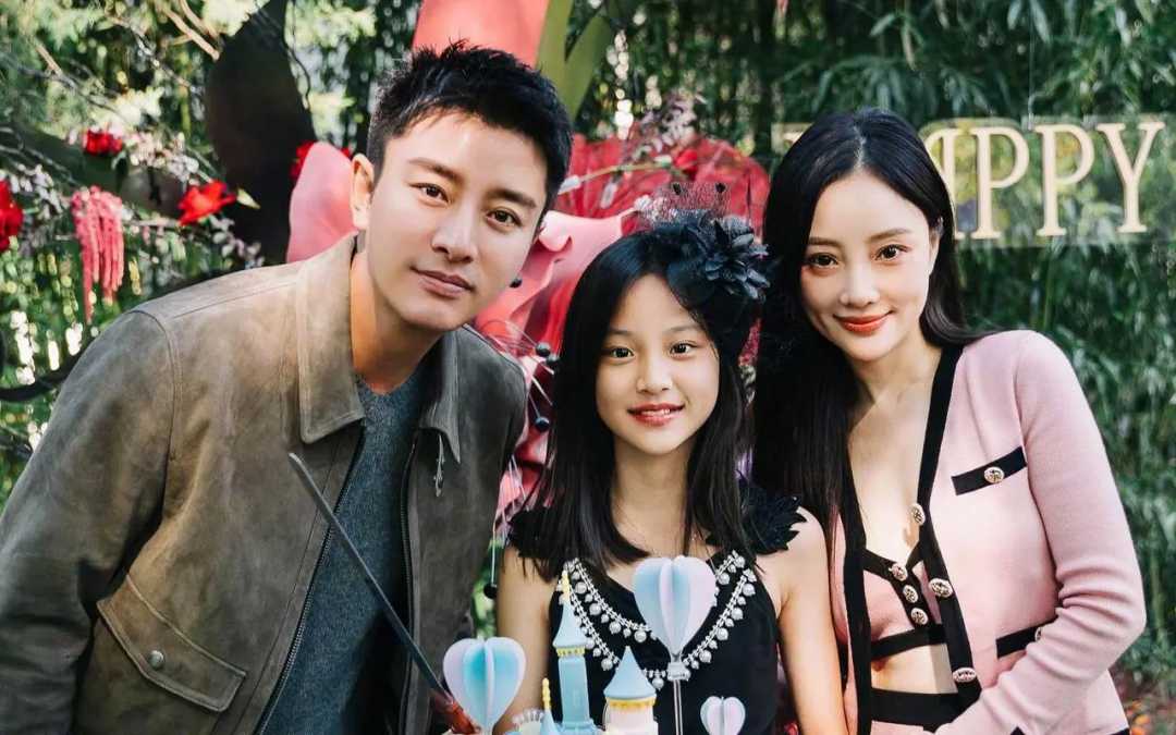 李小璐写真大胆放飞,43岁依旧青春洋溢